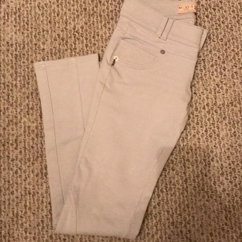 NWOT BEAUTIFUL BEVERLY JEANS IN GREY